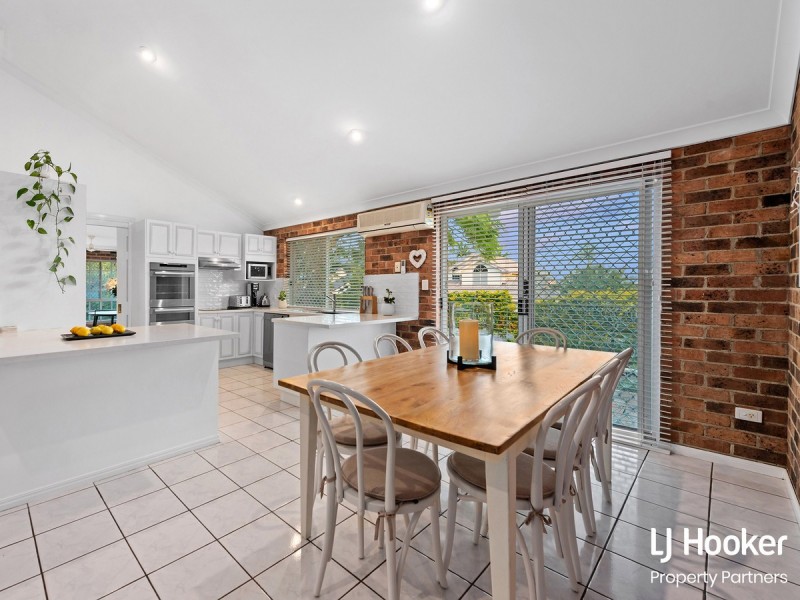 2 Pinecroft Close, Calamvale QLD 4116