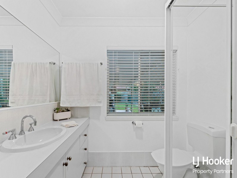 2 Pinecroft Close, Calamvale QLD 4116