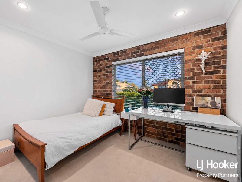 2 Pinecroft Close, Calamvale QLD 4116