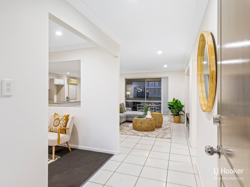 39 Paul Drive, Regents Park QLD 4118