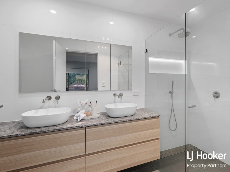 56 Milanion Crescent, Carindale QLD 4152