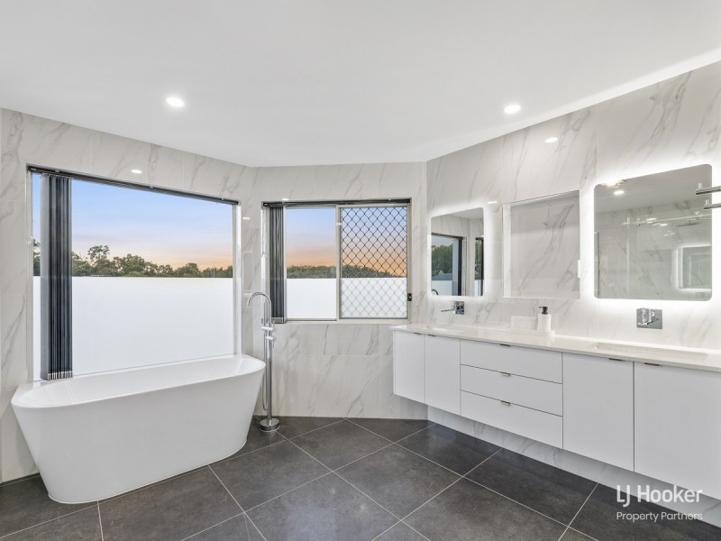 32 Lancaster Circuit, Stretton QLD 4116