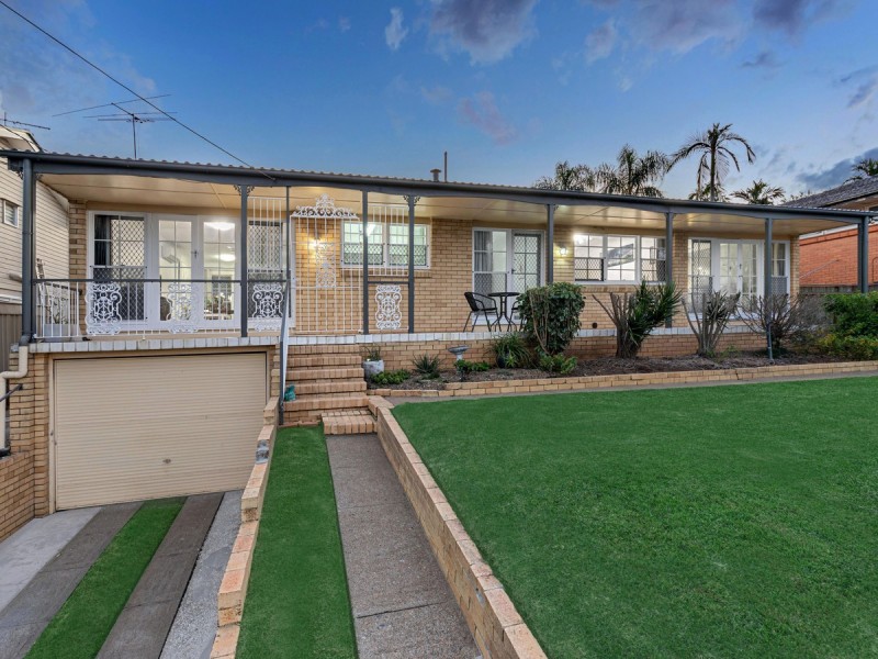 4 Valentia Street, Mansfield QLD 4122