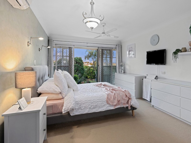 4 Valentia Street, Mansfield QLD 4122