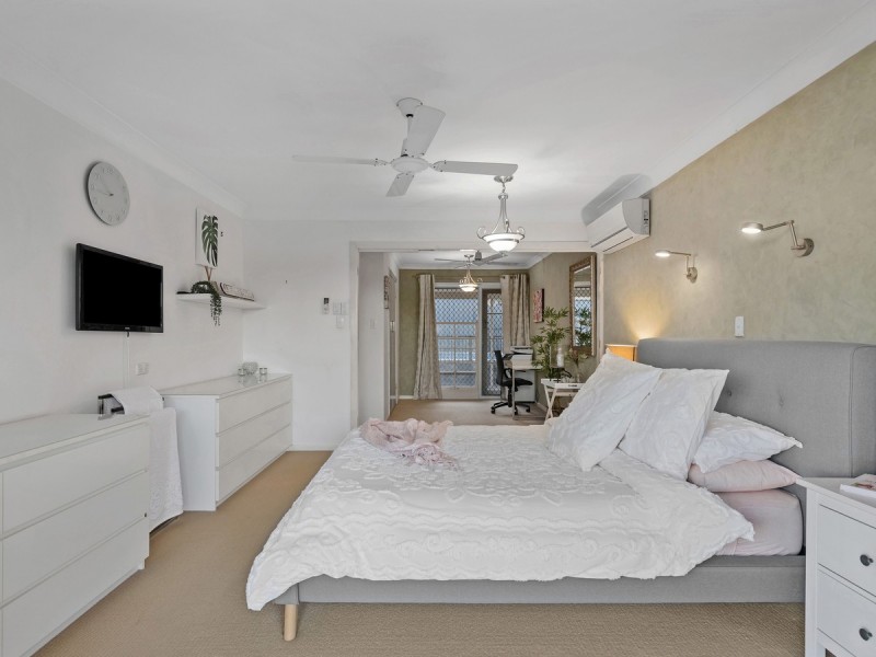 4 Valentia Street, Mansfield QLD 4122