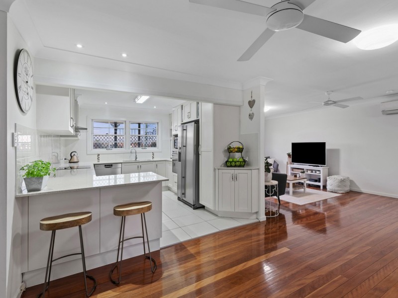 4 Valentia Street, Mansfield QLD 4122