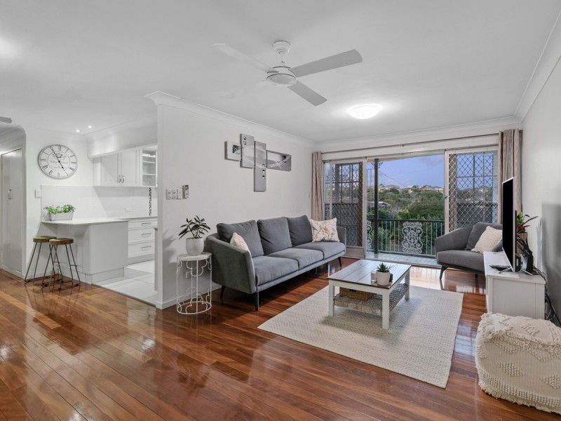 4 Valentia Street, Mansfield QLD 4122