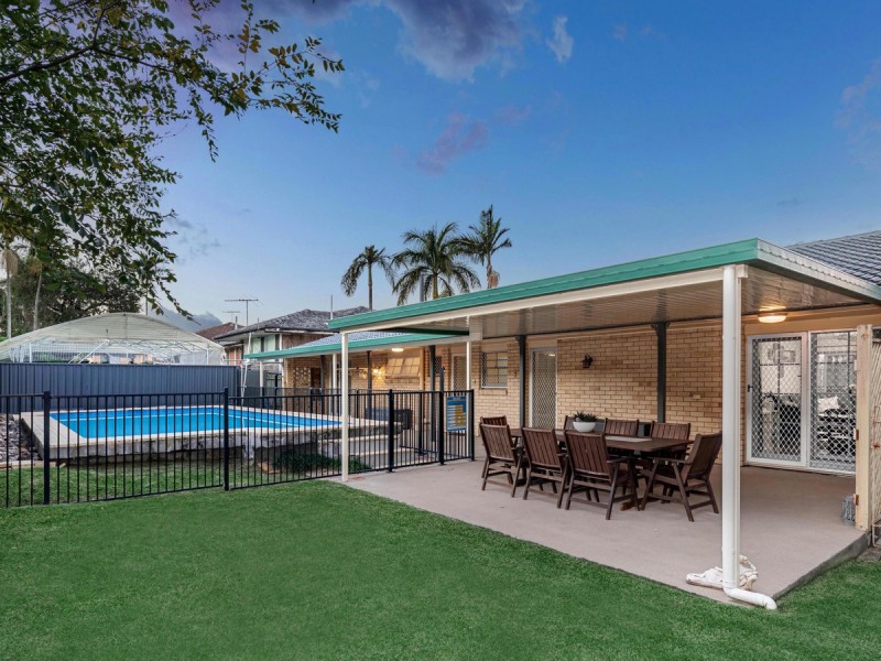 4 Valentia Street, Mansfield QLD 4122