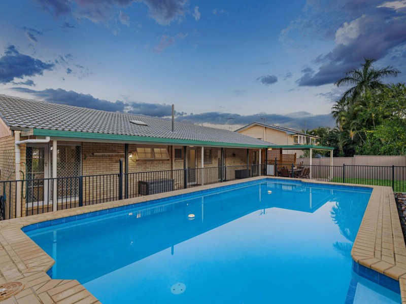 4 Valentia Street, Mansfield QLD 4122