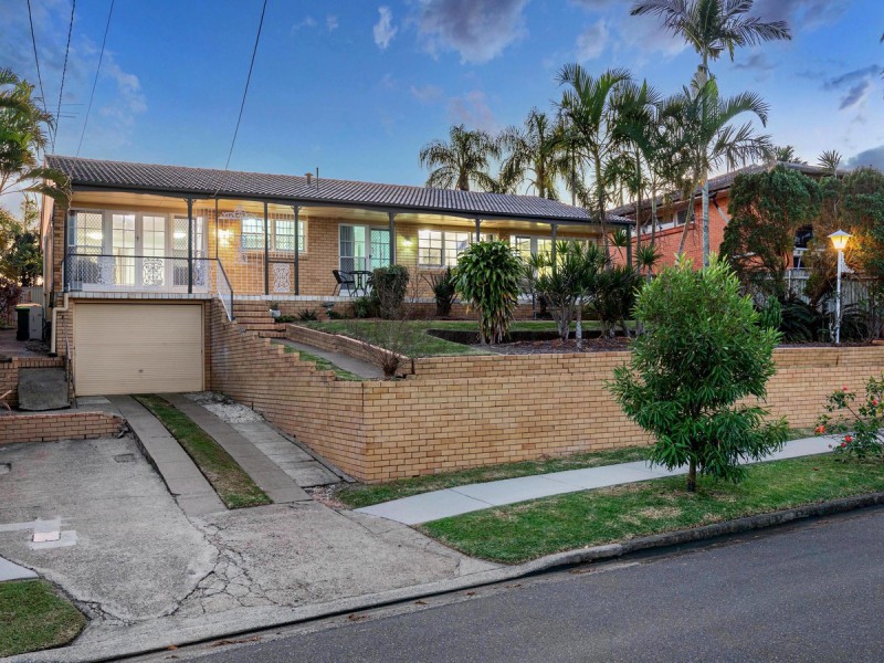 4 Valentia Street, Mansfield QLD 4122