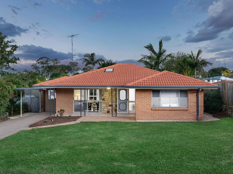 25 Honeysuckle Street, Mansfield QLD 4122