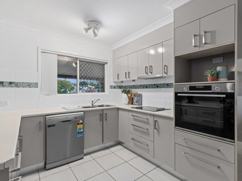 25 Honeysuckle Street, Mansfield QLD 4122