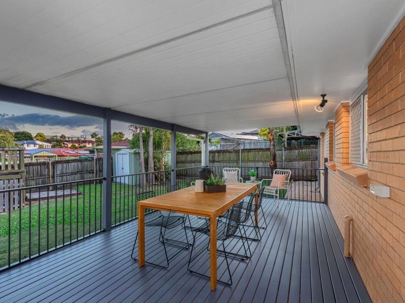 25 Honeysuckle Street, Mansfield QLD 4122