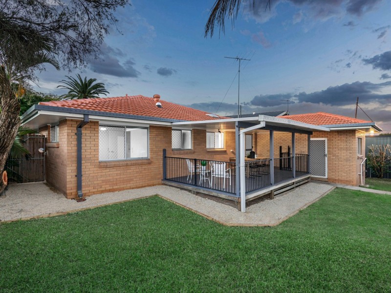 25 Honeysuckle Street, Mansfield QLD 4122