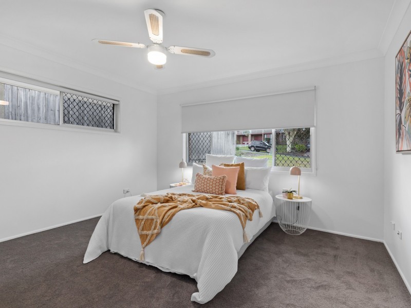 25 Honeysuckle Street, Mansfield QLD 4122