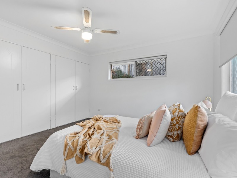 25 Honeysuckle Street, Mansfield QLD 4122