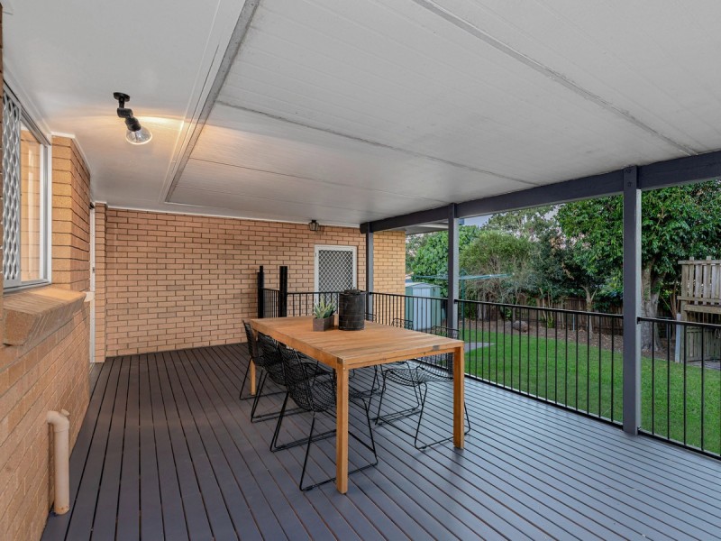 25 Honeysuckle Street, Mansfield QLD 4122