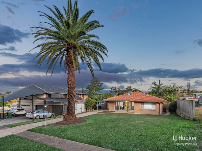 25 Honeysuckle Street, Mansfield QLD 4122