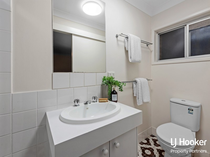 8 Fulton Street, Wishart QLD 4122