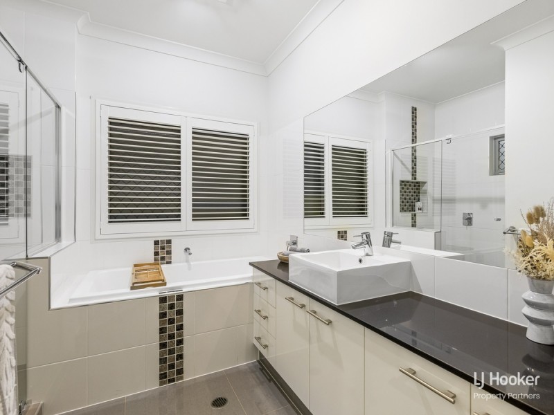 60 Spinnaker Circuit, Redland Bay QLD 4165