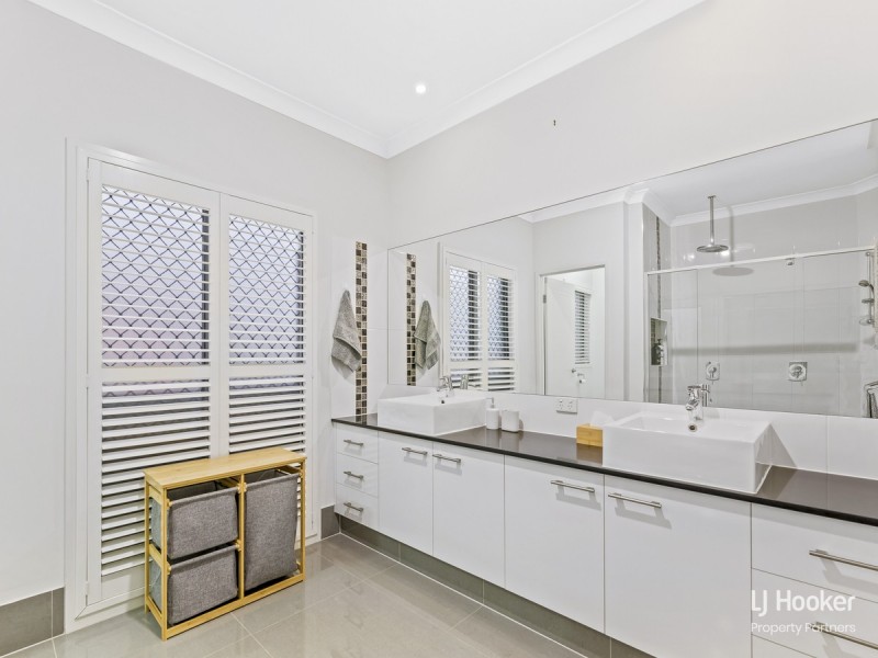 60 Spinnaker Circuit, Redland Bay QLD 4165