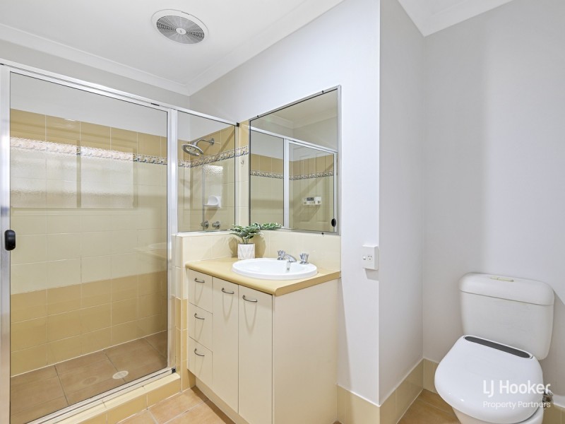 2/8 Honeysuckle Way, Calamvale QLD 4116