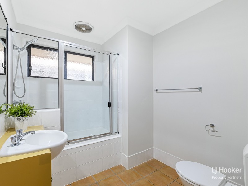 2/8 Honeysuckle Way, Calamvale QLD 4116