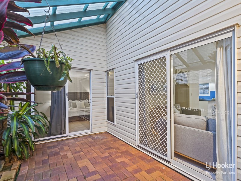 4 Eastcourt Lane, Sunnybank Hills QLD 4109