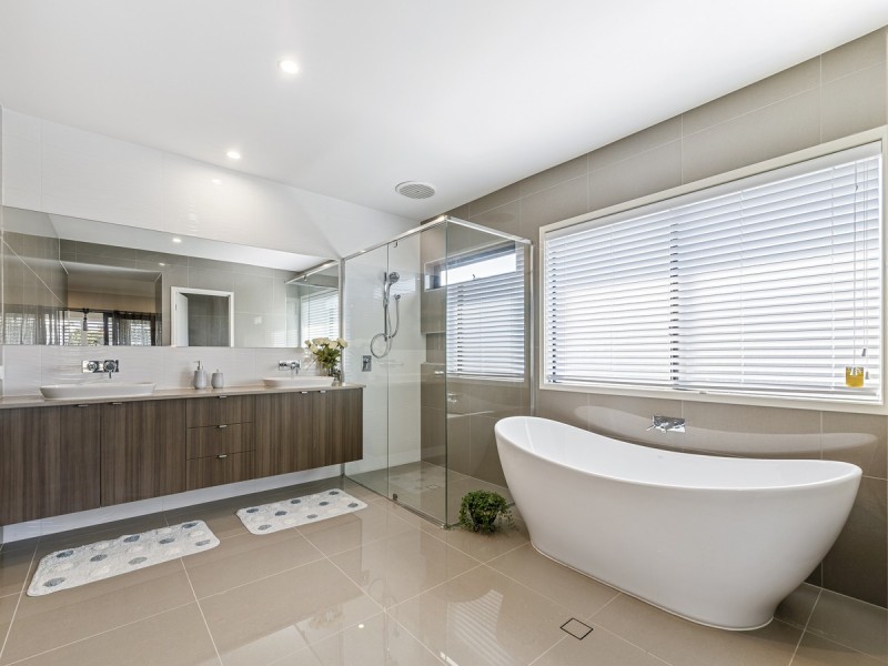 15 Royal Crescent, Rochedale QLD 4123