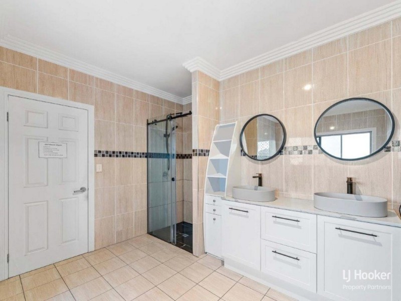 19 Taylor Place, Mackenzie QLD 4156