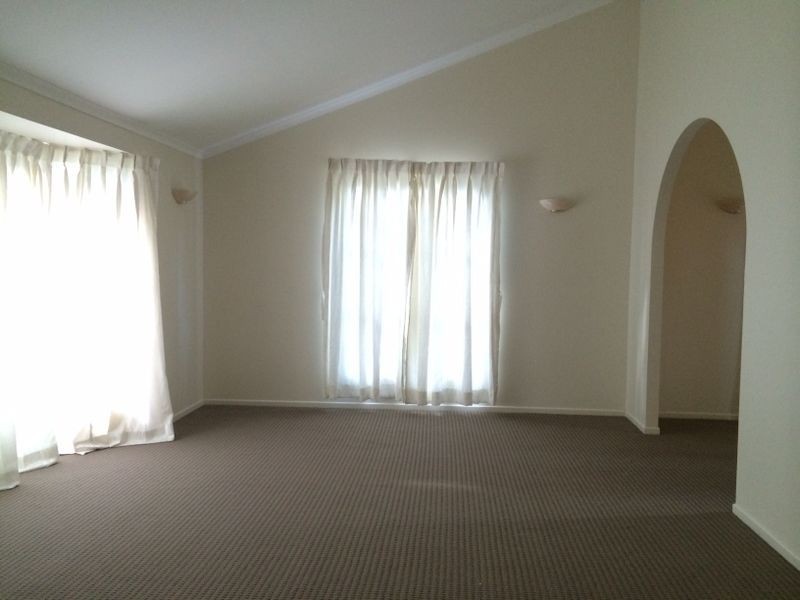 30-32 Lindstrom Court, Runcorn QLD 4113