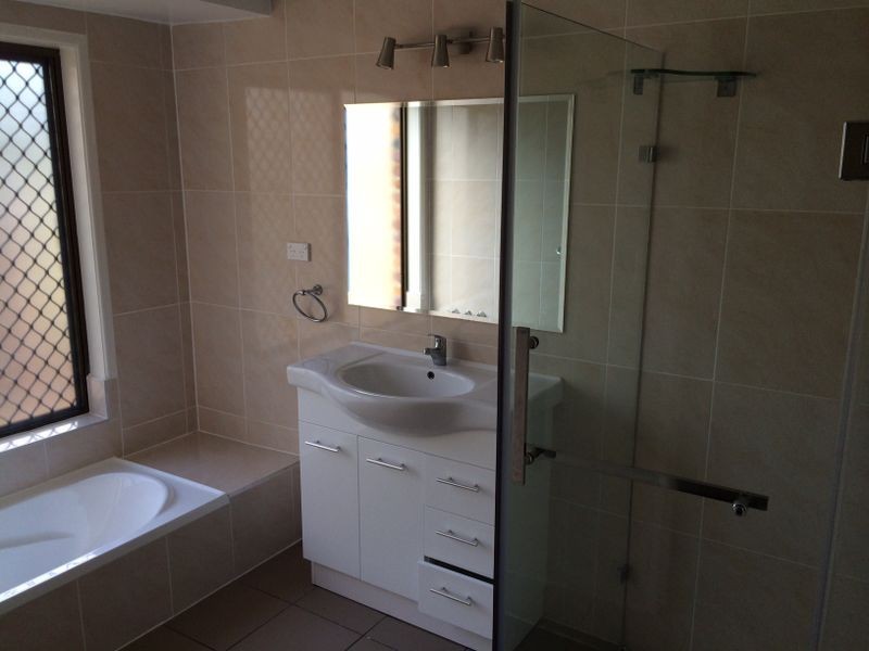 30-32 Lindstrom Court, Runcorn QLD 4113