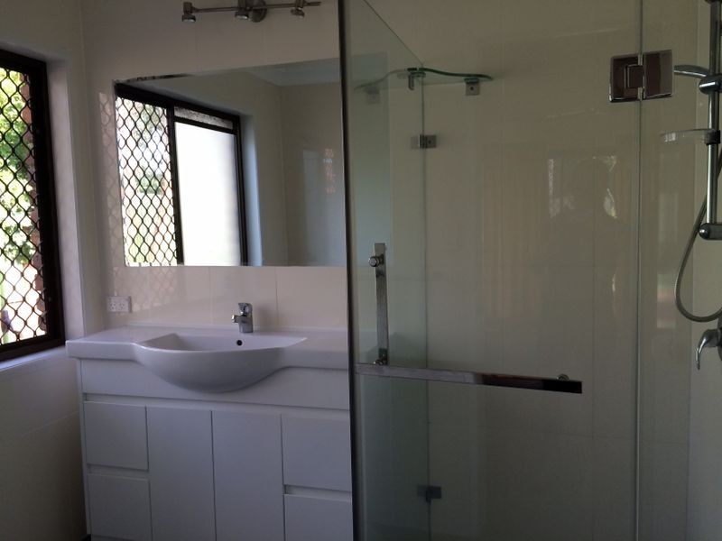 30-32 Lindstrom Court, Runcorn QLD 4113