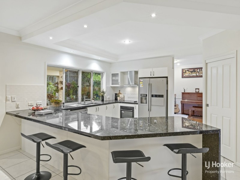 22 Avonlea Place, Eight Mile Plains QLD 4113