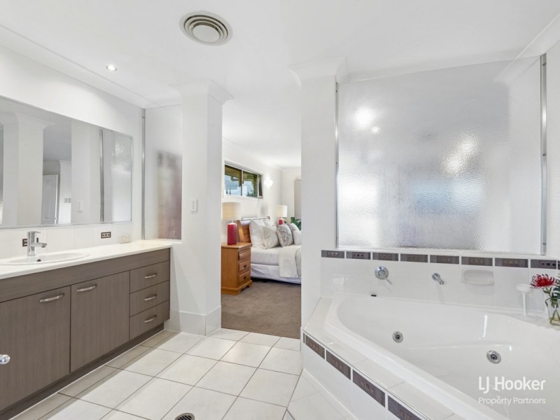 22 Avonlea Place, Eight Mile Plains QLD 4113