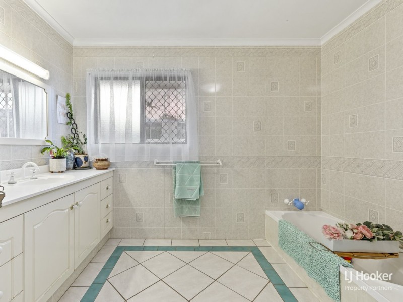 6 Genoa Street, Macgregor QLD 4109