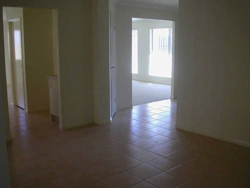 11 Naracoorte Place, Parkinson QLD 4115