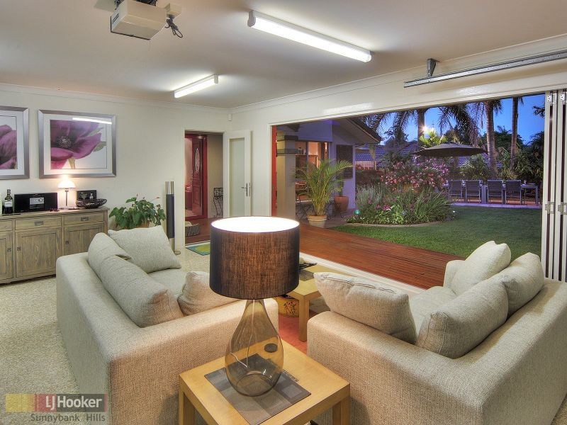 11 Casuarina Crescent, Calamvale QLD 4116