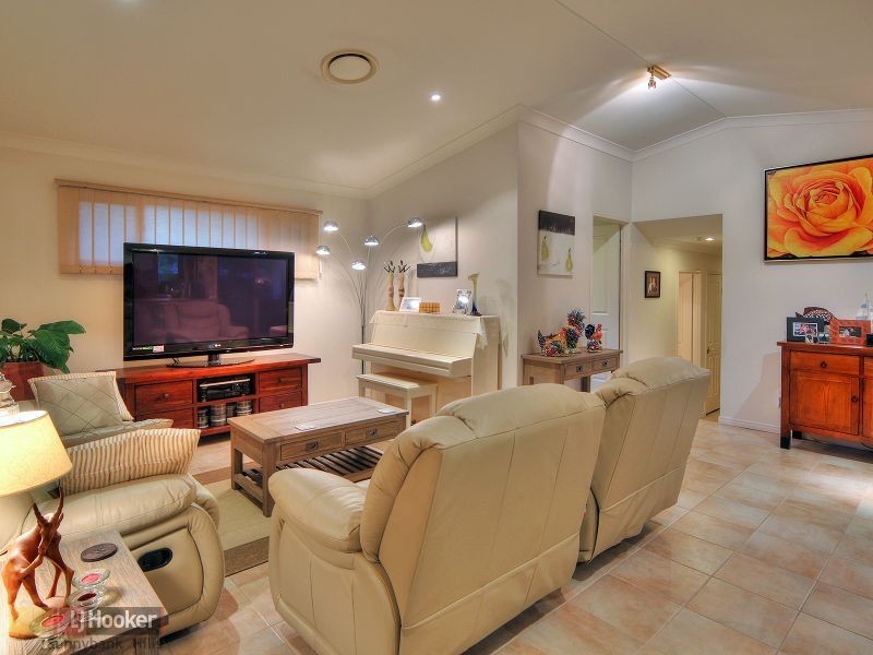 11 Casuarina Crescent, Calamvale QLD 4116