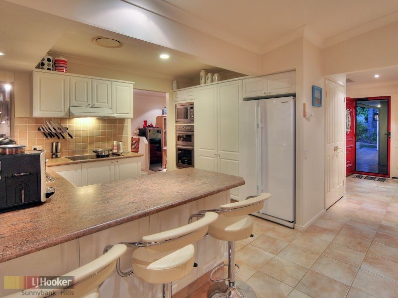 11 Casuarina Crescent, Calamvale QLD 4116