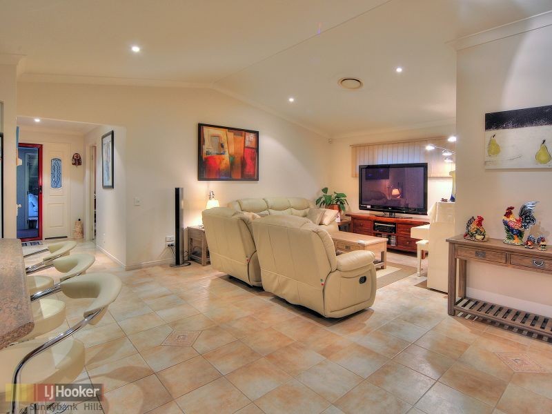 11 Casuarina Crescent, Calamvale QLD 4116