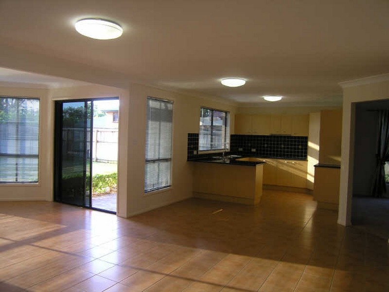 18 Lema Circuit, Kuraby QLD 4112