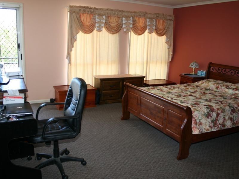 137 Glenfield Street, Parkinson QLD 4115