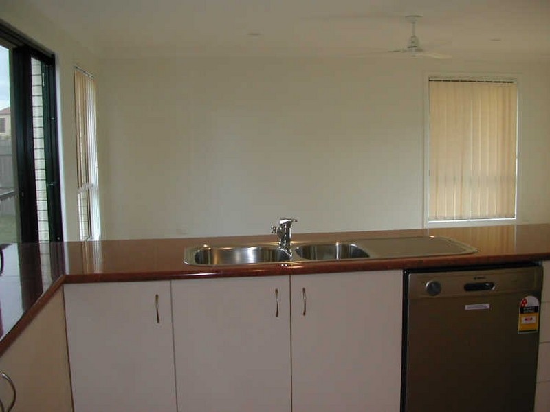 16 Tuckeroo Place, Sunnybank Hills QLD 4109