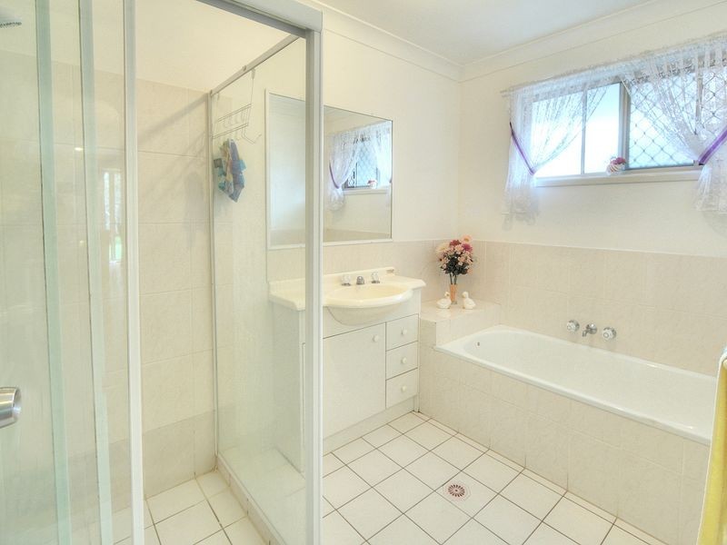 5 ONeill Court, Calamvale QLD 4116