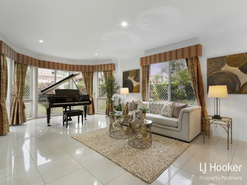 5 Lindfield Circuit, Robertson QLD 4109