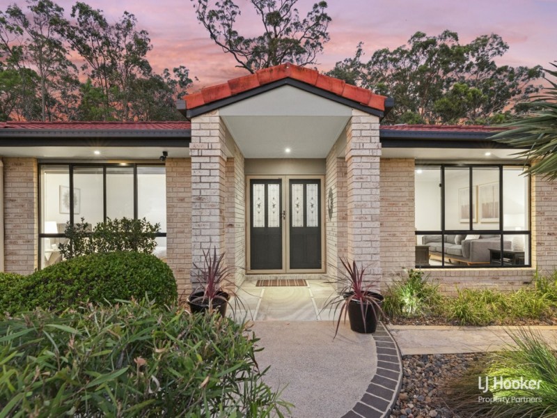 6 Crampton Court, Arana Hills QLD 4054