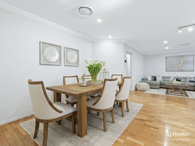 6 Crampton Court, Arana Hills QLD 4054