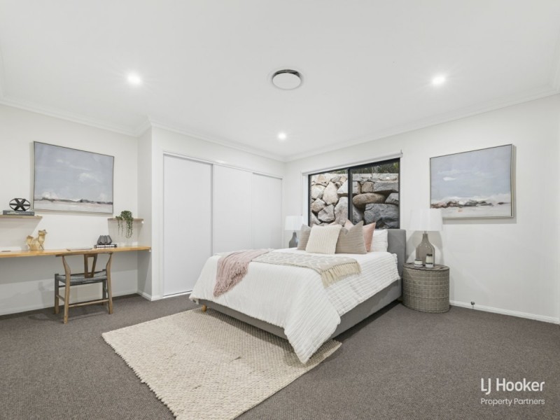 6 Crampton Court, Arana Hills QLD 4054