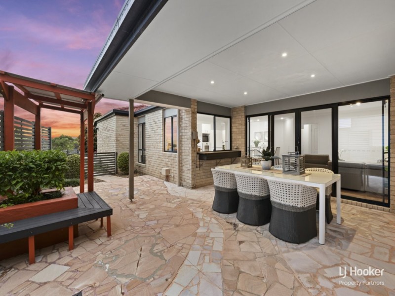 6 Crampton Court, Arana Hills QLD 4054